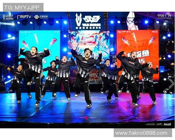 全国街舞大赛特别报道成都街舞队从默默无闻到耀眼舞台的成长历程